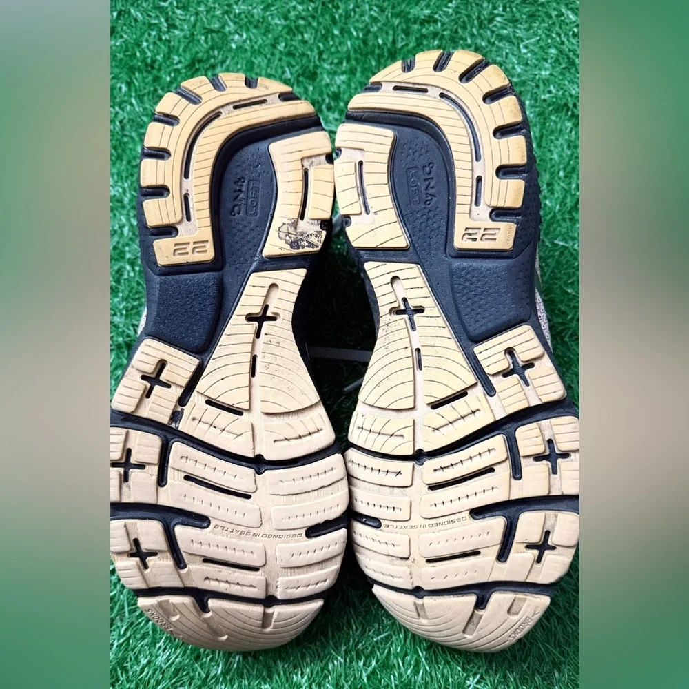 Brooks good preowned